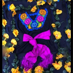 🌺🌷 Beautiful Embroidered Mexican Blouse 🌷🌺